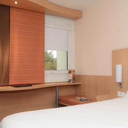 Ibis Port De Plaisance Hotel 3*