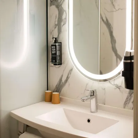 Ibis Port De Plaisance 3* Caen