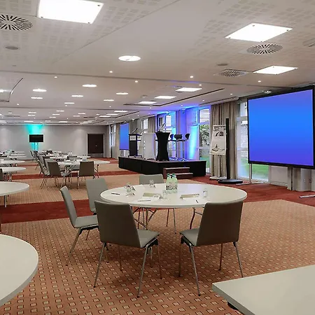 Ibis Port De Plaisance 3*