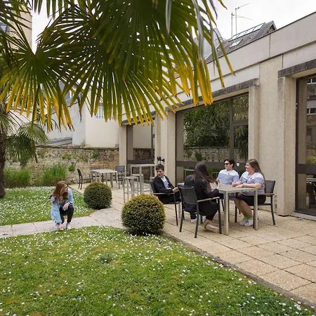 Ibis Port De Plaisance Hotel 3*
