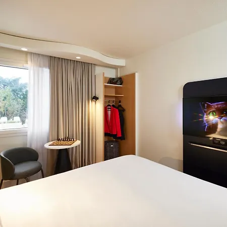 Ibis Port De Plaisance Caen