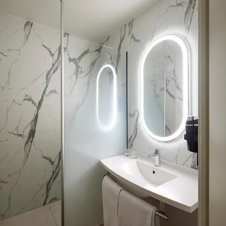 Ibis Port De Plaisance Hotel