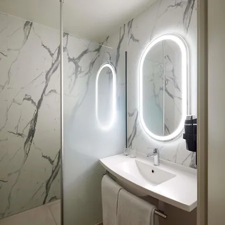 Ξενοδοχείο Ibis Centre 3*