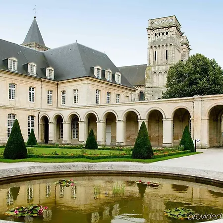 Ibis Port De Plaisance Hotel 3*