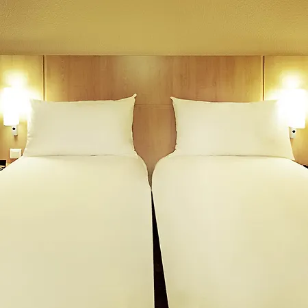 Ibis Port De Plaisance 3* Caen