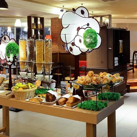 Ibis Port De Plaisance Caen